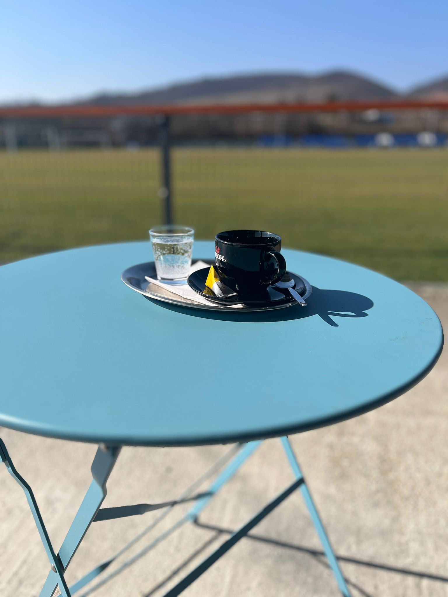 Káva pri ihrisku